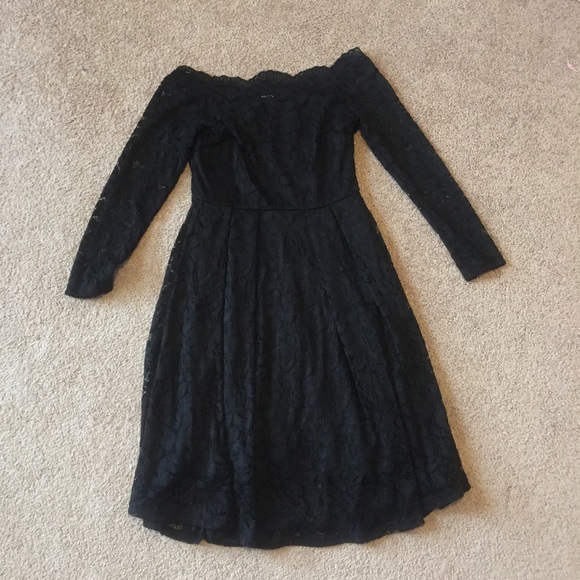 Elegant Lace Off Shoulder Dress - Picture 2 of 12